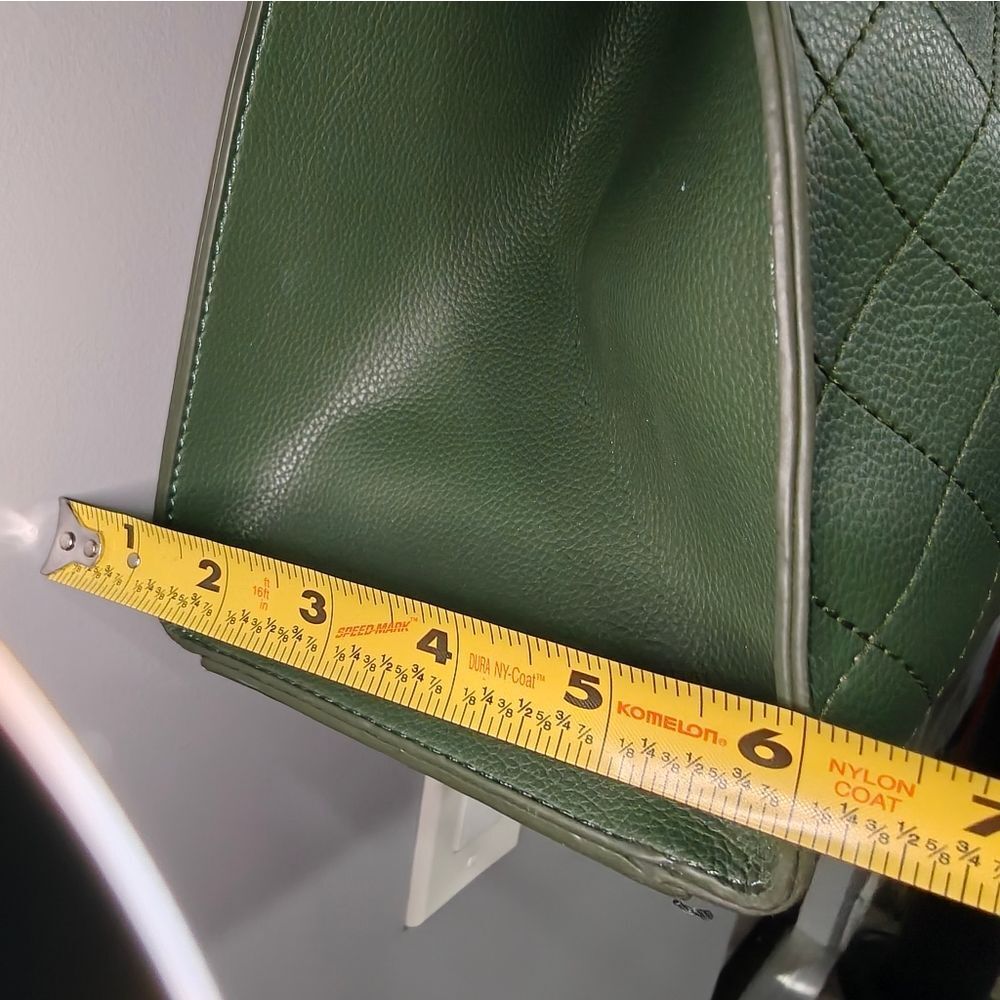 🐢 Green Quilted Vegan Leather Tote. Convertible Strap. - Picture 8 of 15